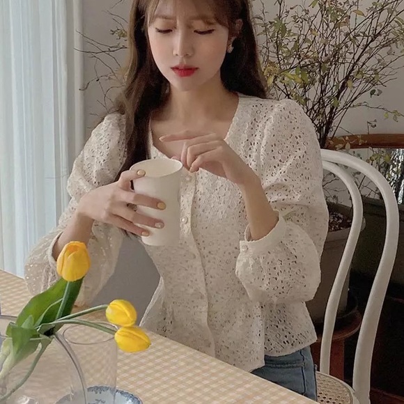 Floral lace blouse top button waist tie white cream womens top - Picture 2 of 4